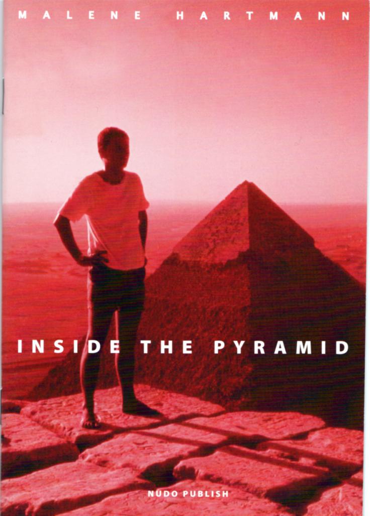 Inside the pyramid, artist book af Malene Hartmann